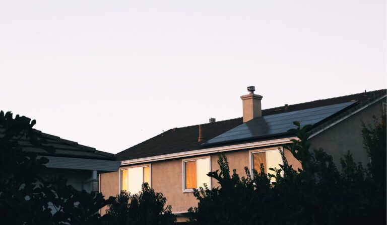 Der KI-Bedarf in den USA könnte durch Solarenergie und Energiespeicherung in Privathaushalten gedeckt werden