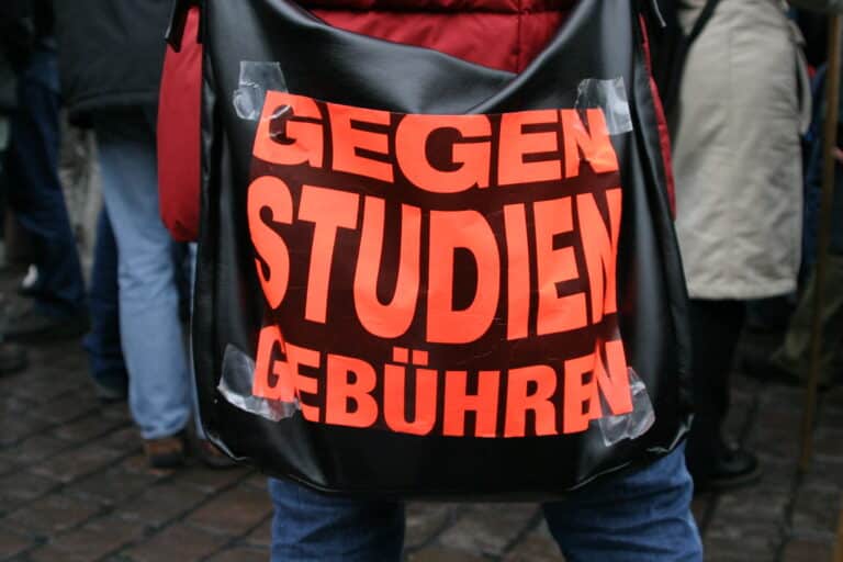 Proteste gegen geplante Studiengebührenverdopplung in der Schweiz