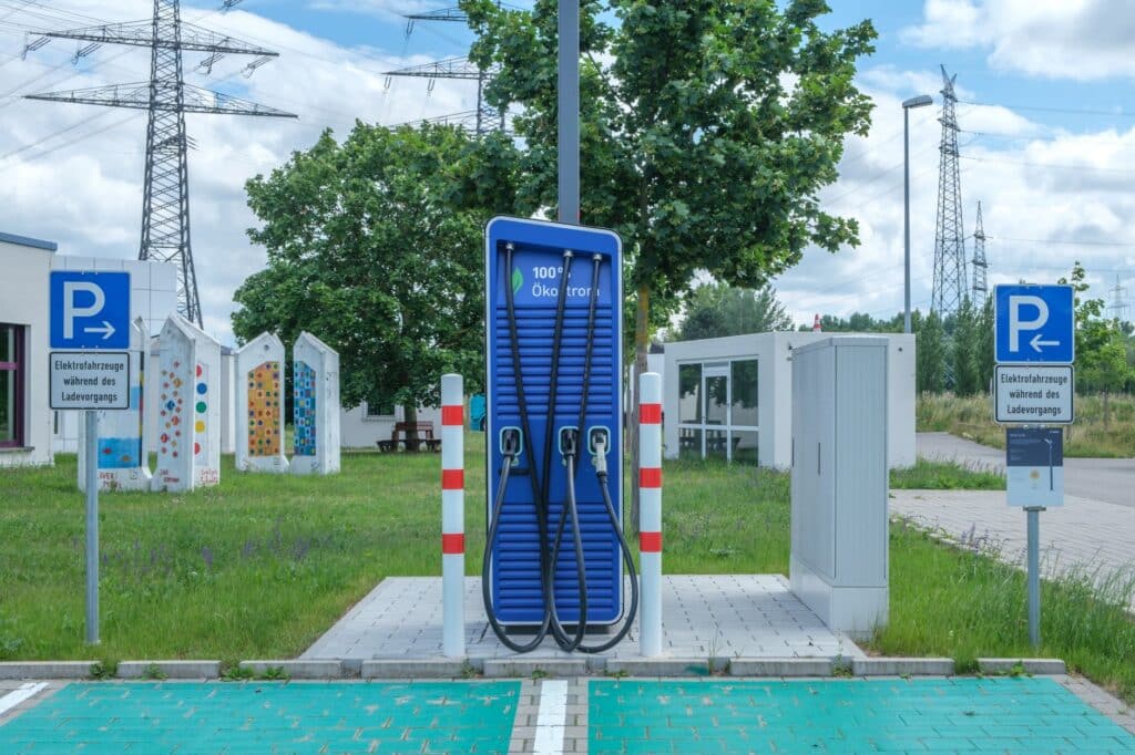 Symbolbild: Elektromobilität. Foto: Reinhard Bruckner / Pexels (Pexels License).